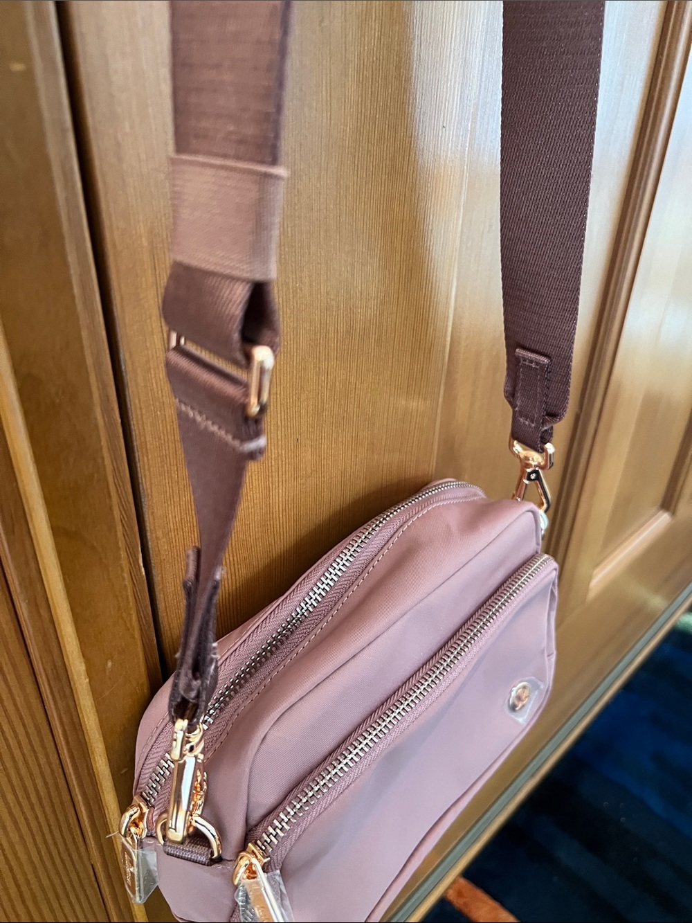 lululemon athletica Everywhere Crossbody Bag, metal hardware & Adjustable Strap - Picture 5 of 7